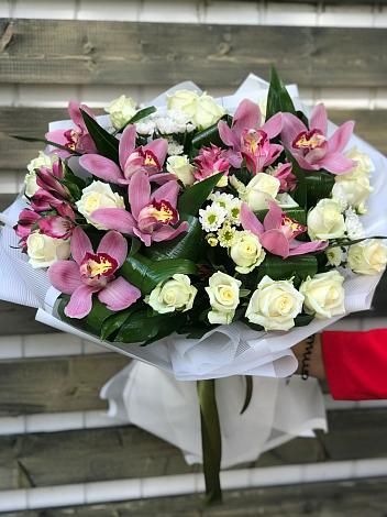 Букет цветов из: Розы и Хризантемы в Касторное