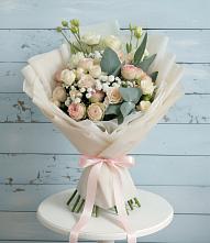 Букет цветов из:  Розы и Лизиантусы в Касторное