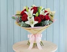 Букет цветов из:  Лилии и Розы в Касторное