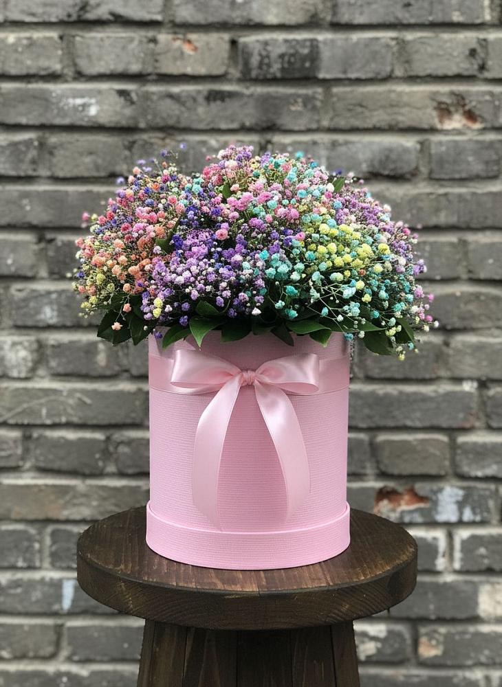 Цветочная композиция из Гипсофила и Розы в шляпной коробке в Касторное