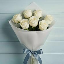 Букет 7 Белых роз Эдлесс Лав в Касторное