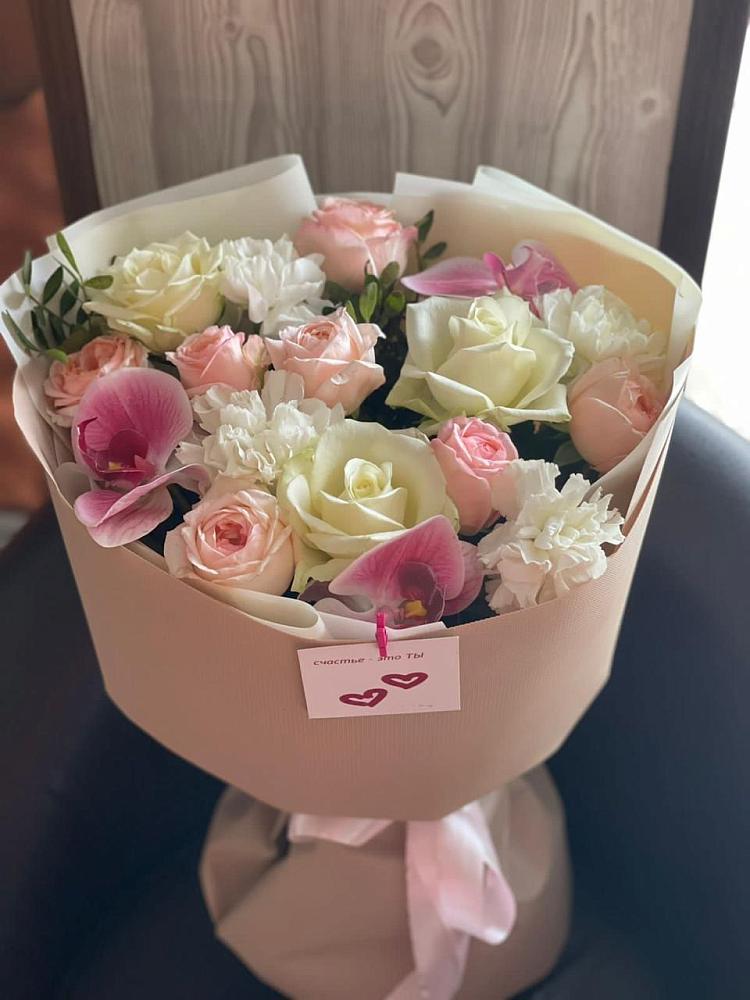 Букет цветов из: Орхидеи, Розы и Гвоздики в Касторное