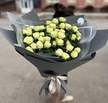 Букет Белые кустовые розы Солинеро в Касторное