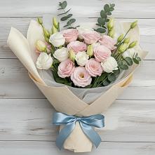 Букет цветов из:  Лизиантусы в Касторное