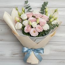 Букет цветов из:  Лизиантусы в Касторное