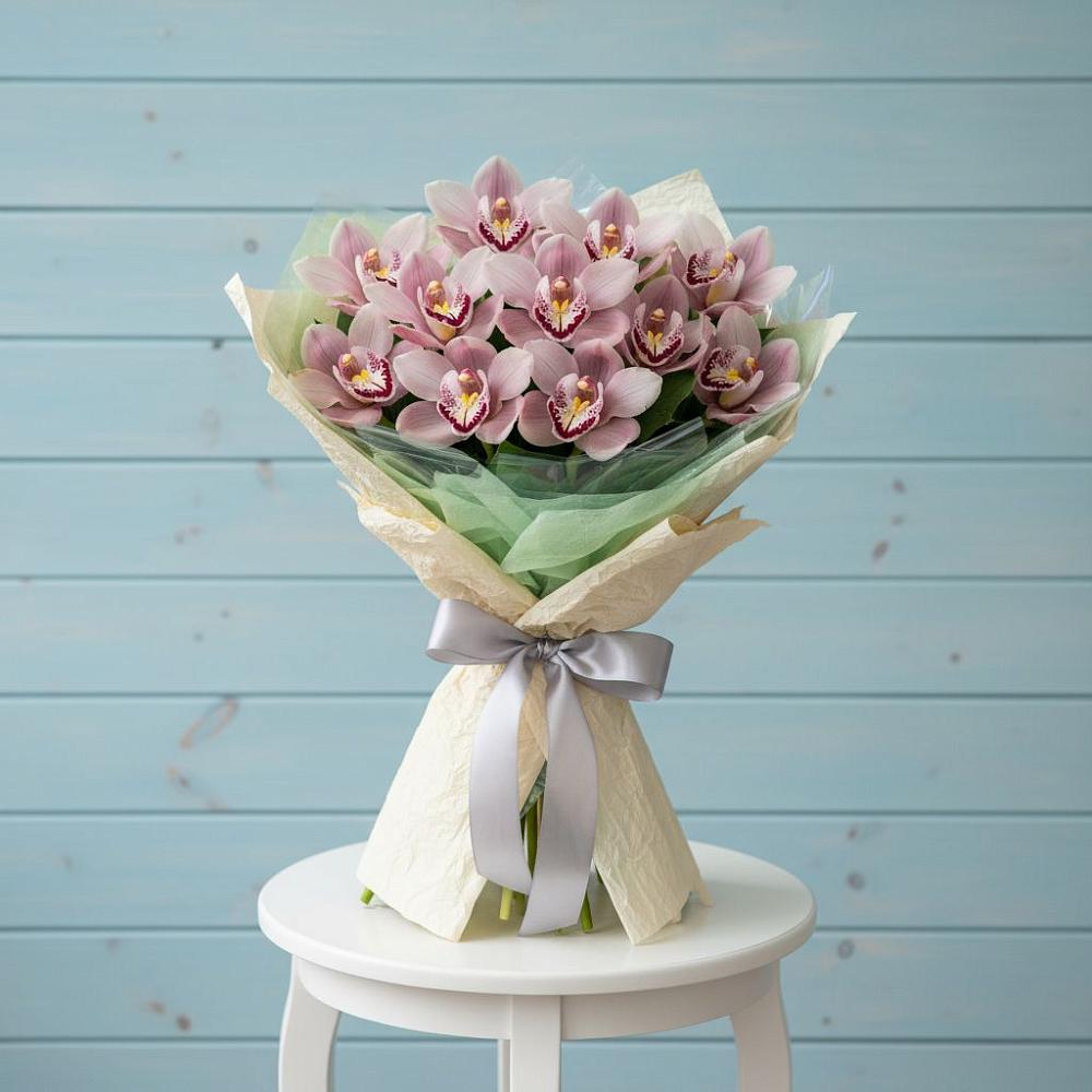 Букет цветов из: Орхидеи и Розы в Касторное