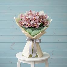 Букет цветов из:  Орхидеи и Розы в Касторное