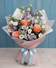 Букет цветов из:  Лизиантусы, Розы, Альстромерии и Гипсофила #REPLACE_PRED# Касторное