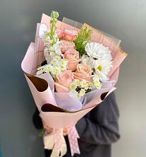 Букет цветов из:  Хризантемы и Розы в Касторное