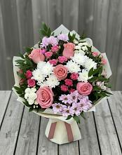 Букет цветов из:  Альстромерии, Гвоздики, Розы и Хризантемы в Касторное