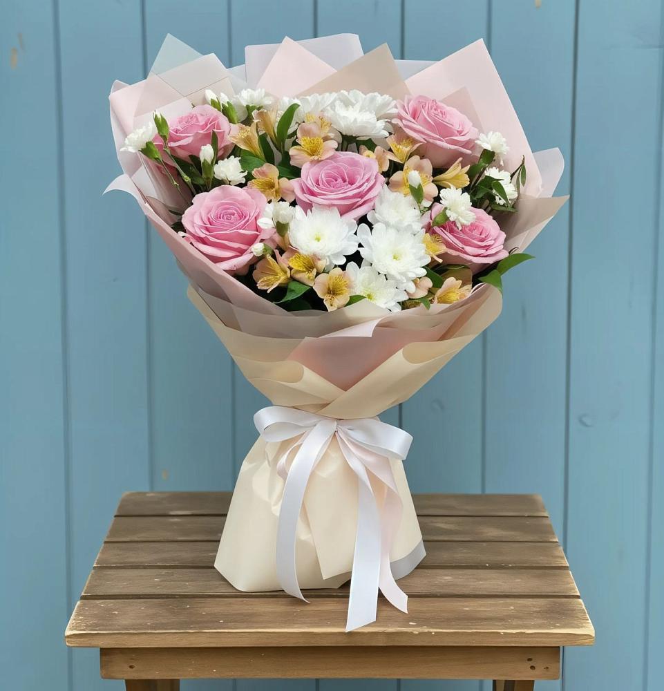 Букет цветов из: Гвоздики, Орхидеи и Розы в Касторное