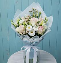 Букет цветов из:  Розы и Лизиантусы в Касторное