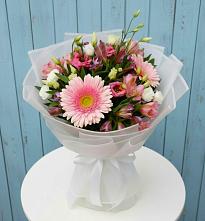 Букет цветов из:  Герберы, Альстромерии и Лизиантусы #REPLACE_PRED# Касторное