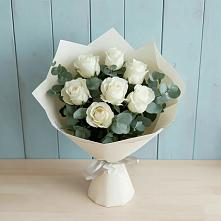 Букет Белые розы в Эвкалипте в Касторное