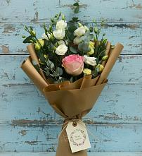 Букет цветов из:  Розы и Лизиантусы в Касторное
