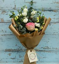 Букет цветов из:  Розы и Лизиантусы в Касторное