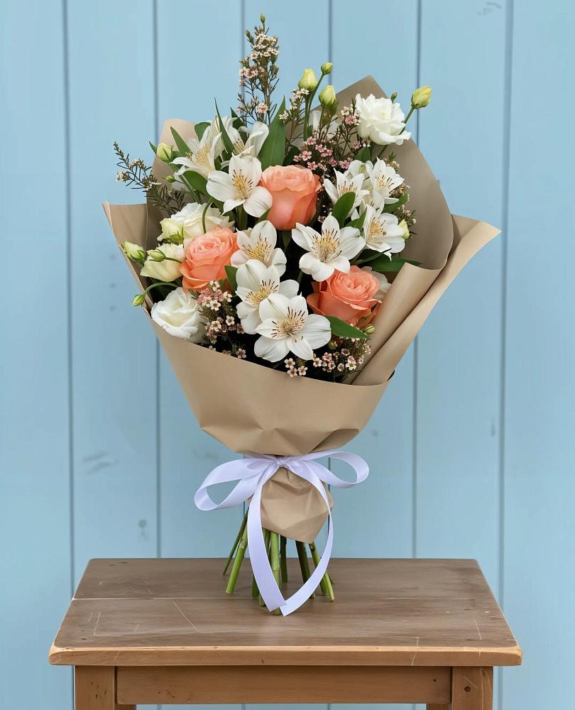 Букет цветов из: Альстромерии, Лизиантусы, Розы и Хризантемы в Касторное