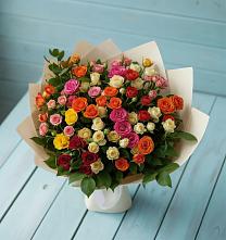 Букет Микс из разноцветных кустовых роз в Касторное