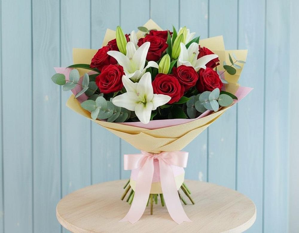Букет цветов из: Лилии и Розы в Касторное